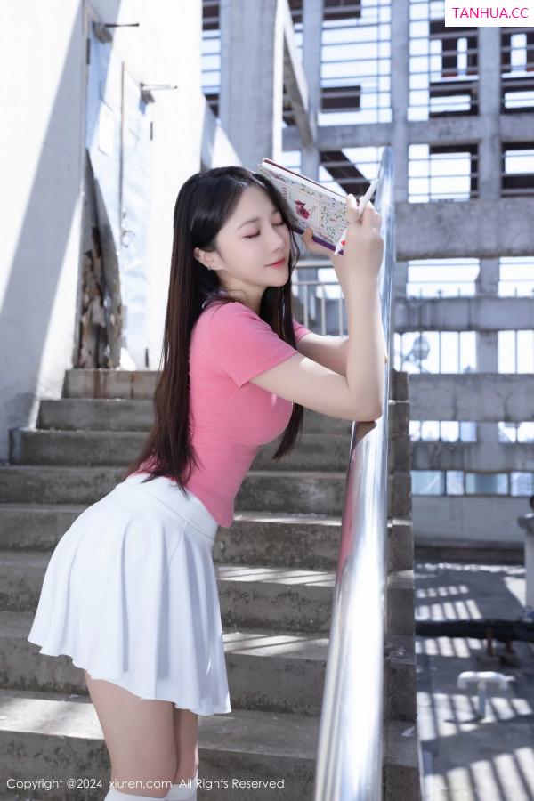 鱼子酱fish  [XiuRen]高清写真图 2024.04.26 No.8457 鱼子酱Fish 天台少女第10张图片